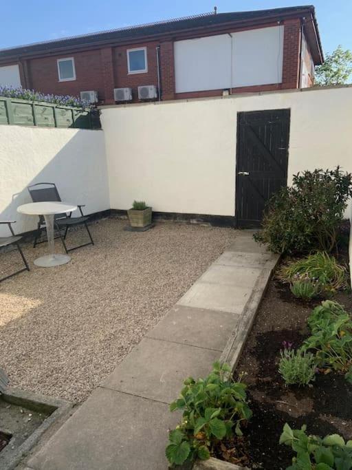 Entire House, Waterloo, Free Street Parking Villa ภายนอก รูปภาพ