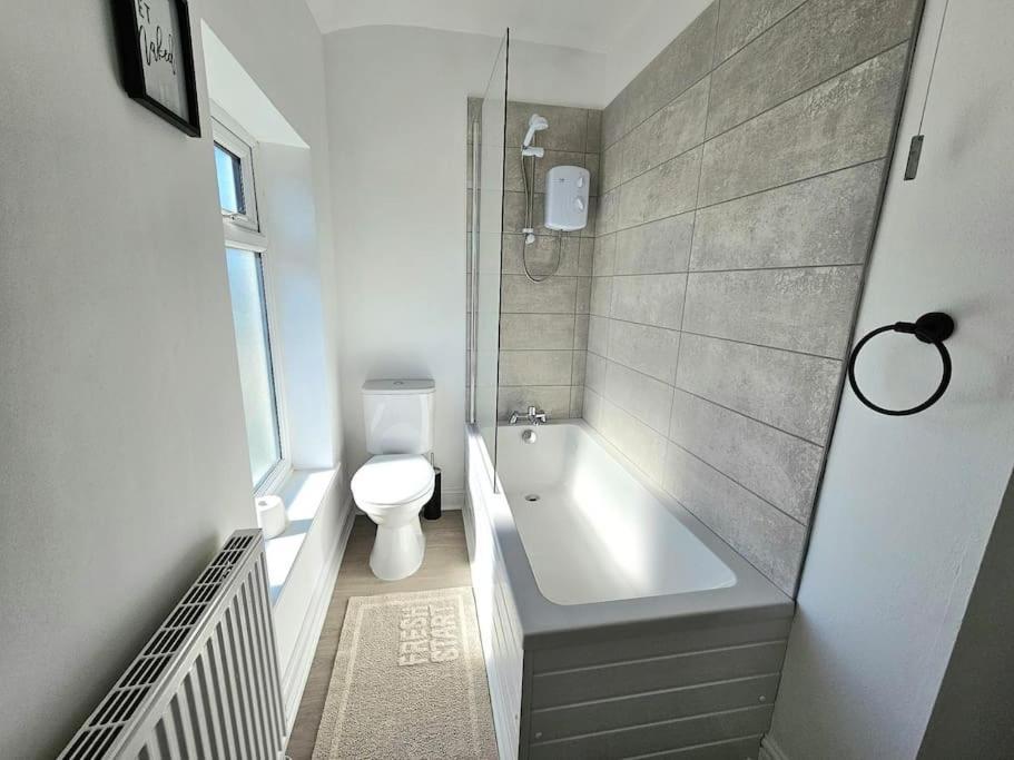 Entire House, Waterloo, Free Street Parking Villa ภายนอก รูปภาพ