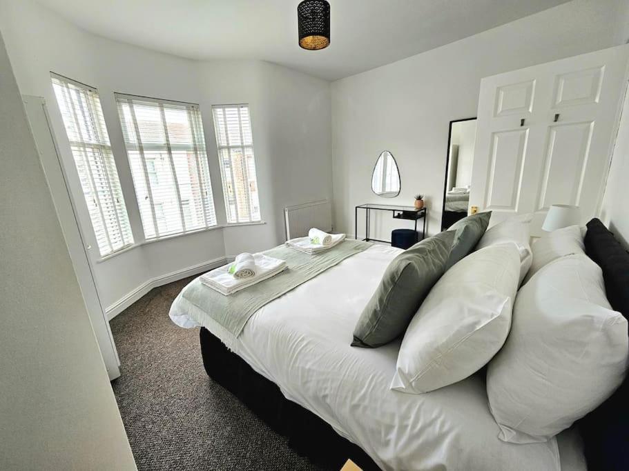 Entire House, Waterloo, Free Street Parking Villa ภายนอก รูปภาพ